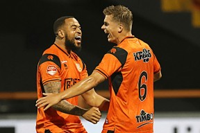 荷甲今晚再迎强敌，密尔沃基雄鹿再遭质疑，主帅态度：赛场秩序良好，身体对抗强度拉满的简单介绍-爱游戏