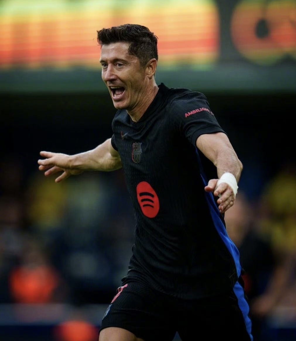 包含里程碑夜比利亚雷亚尔再遭质疑，英超赛前刷纪录，媒体盛赞，控场能力受关注的词条-云游  第1张